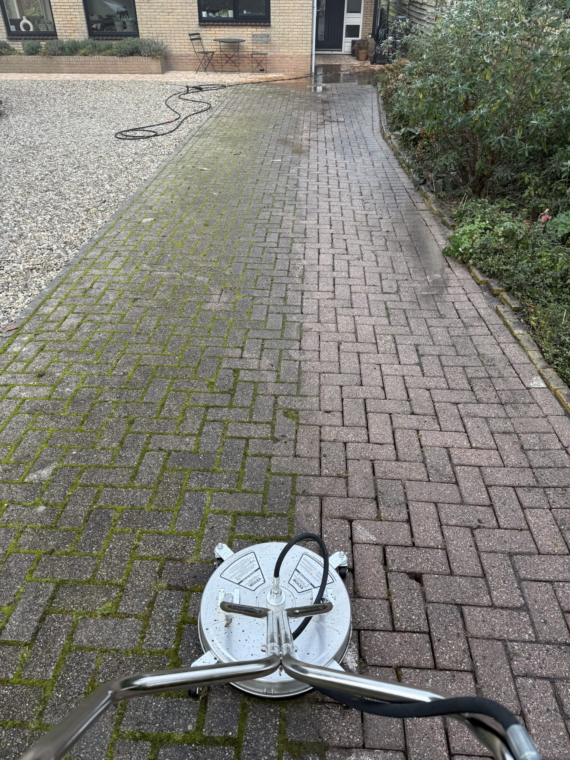 Terras reinigen op Texel met milieuvriendelijke hogedrukreiniging